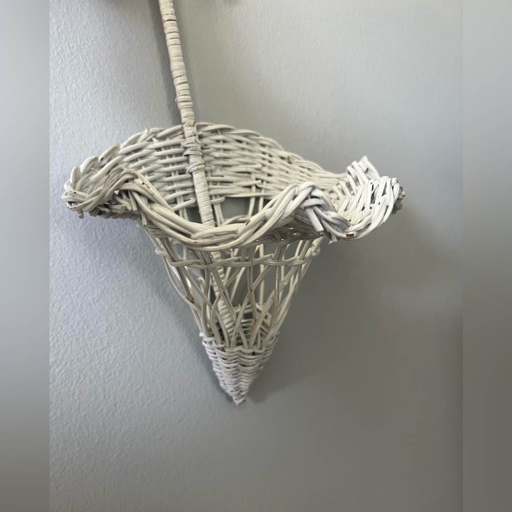 Wicker Umbrella Parasol Hanging Shaped plant Basket - Picture 8 of 8